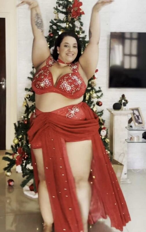 „Stereotípiák törése: hogyan néz ki egy 200 kg-os hastáncosnő”